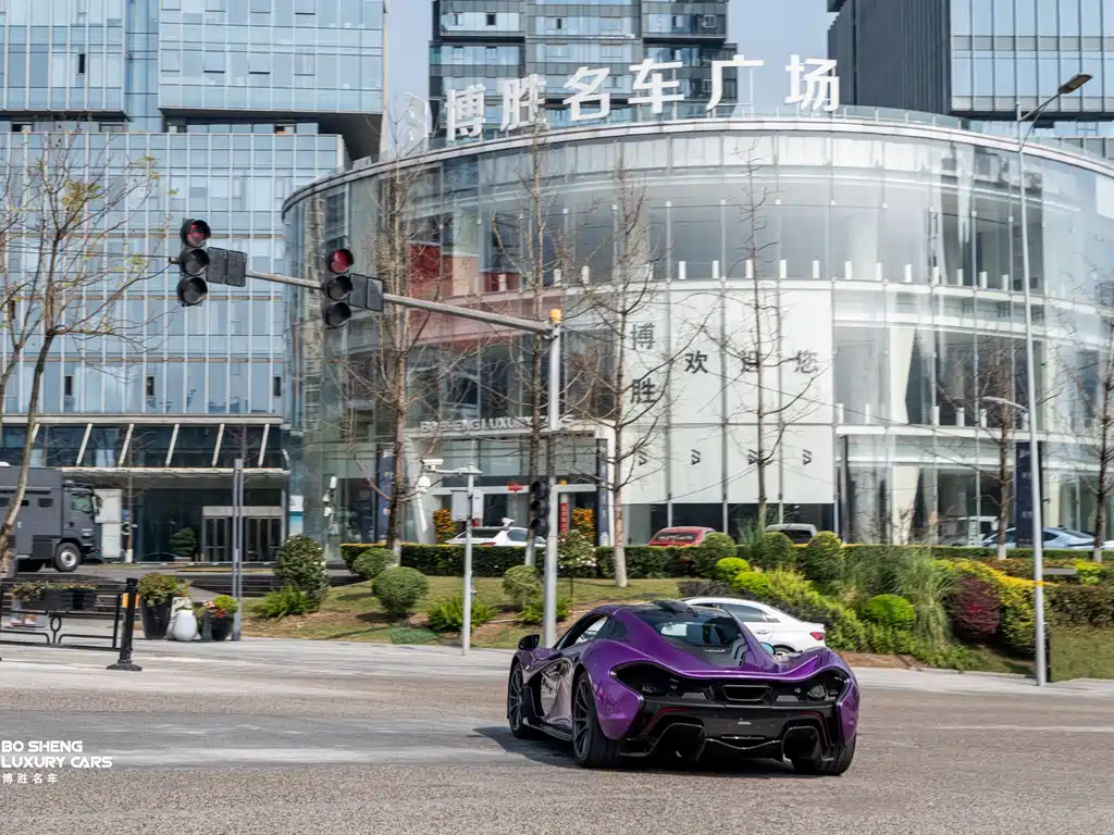 McLaren P1