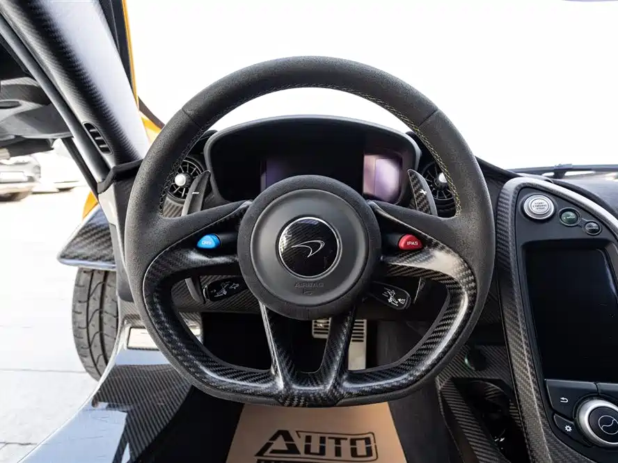 McLaren P1