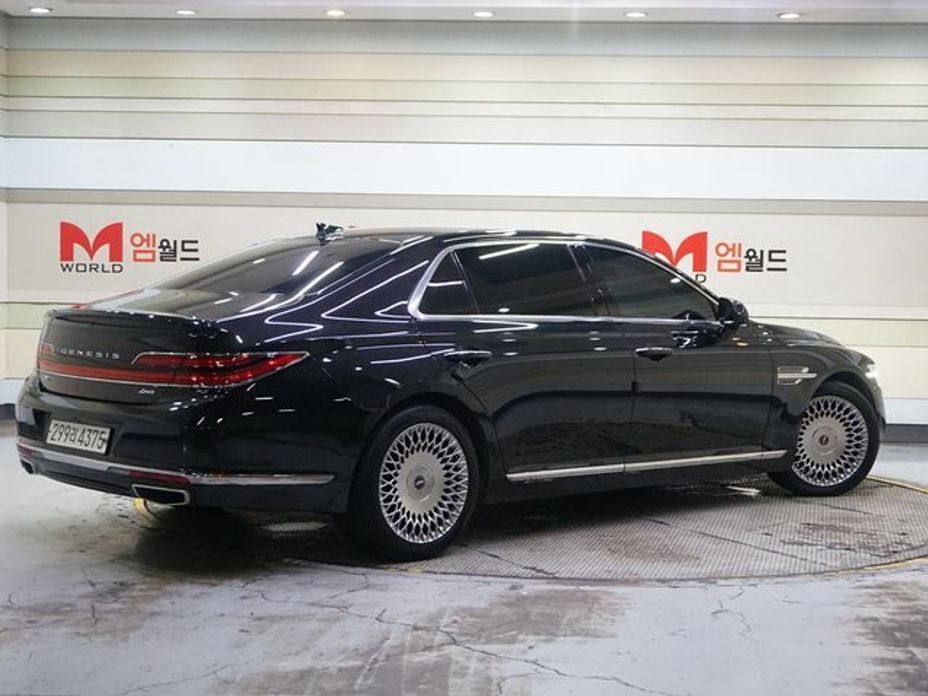 Genesis G90