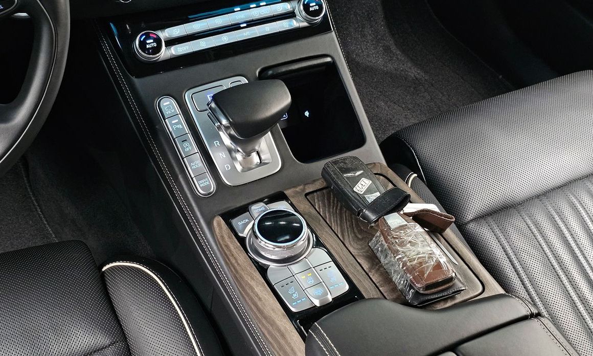 Genesis G90