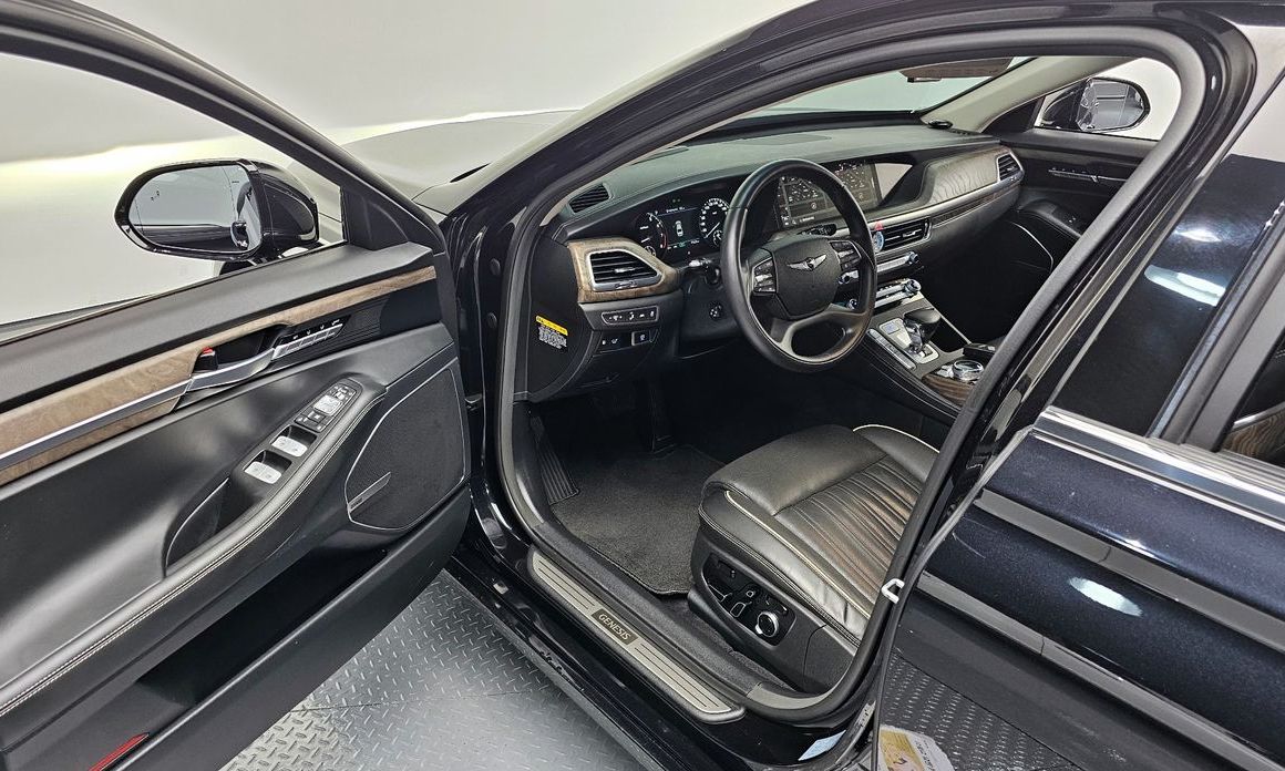 Genesis G90