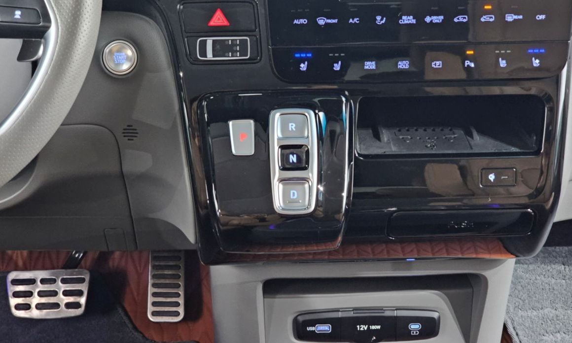 Hyundai Staria