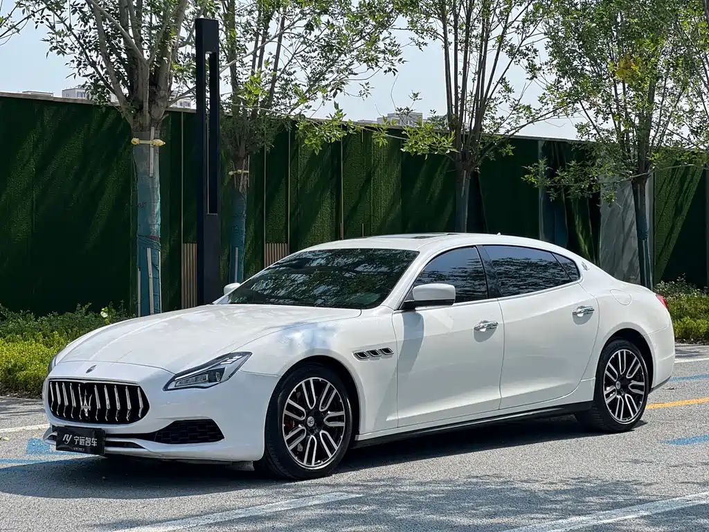 Maserati Quattroporte