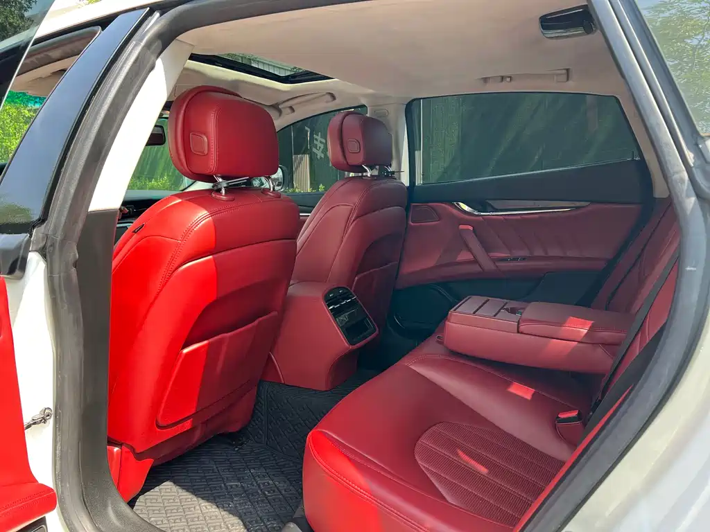Maserati Quattroporte