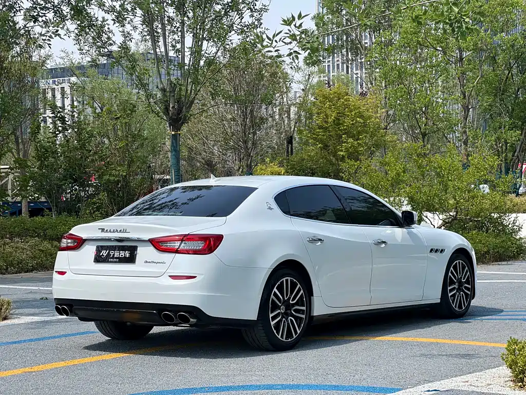 Maserati Quattroporte