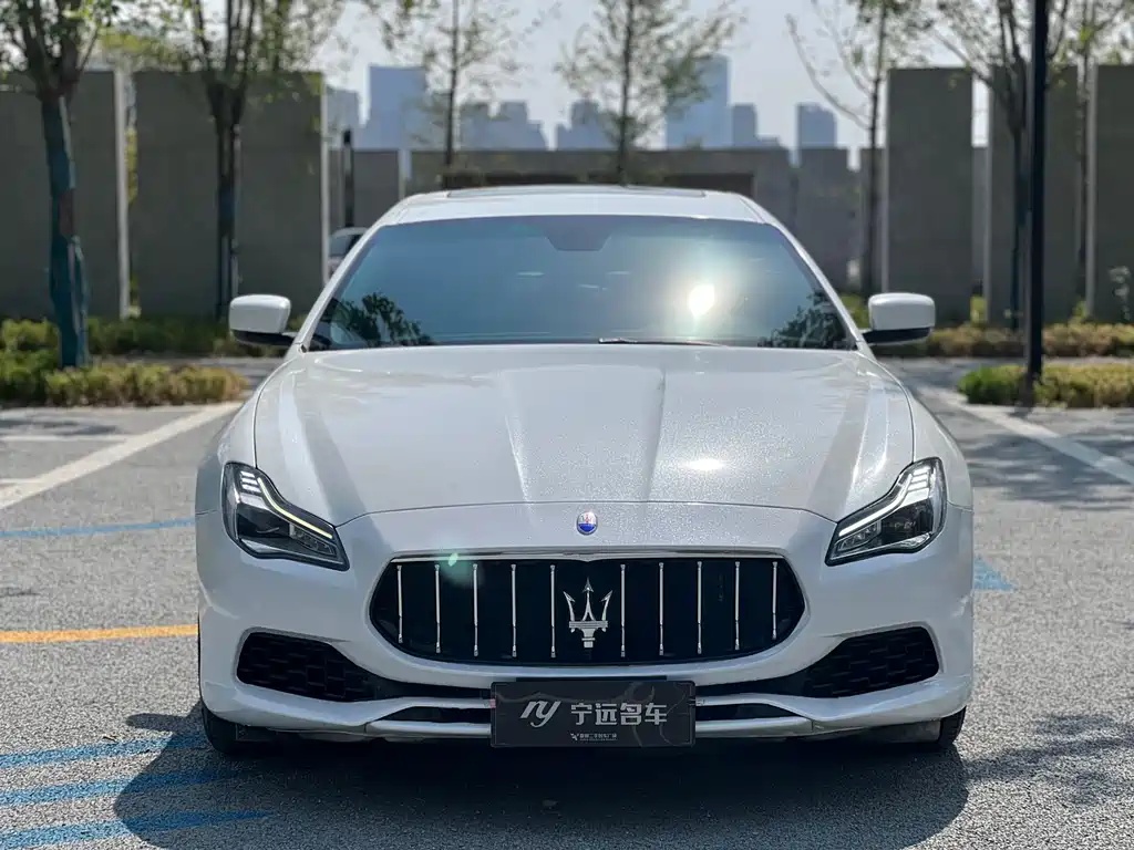 Maserati Quattroporte