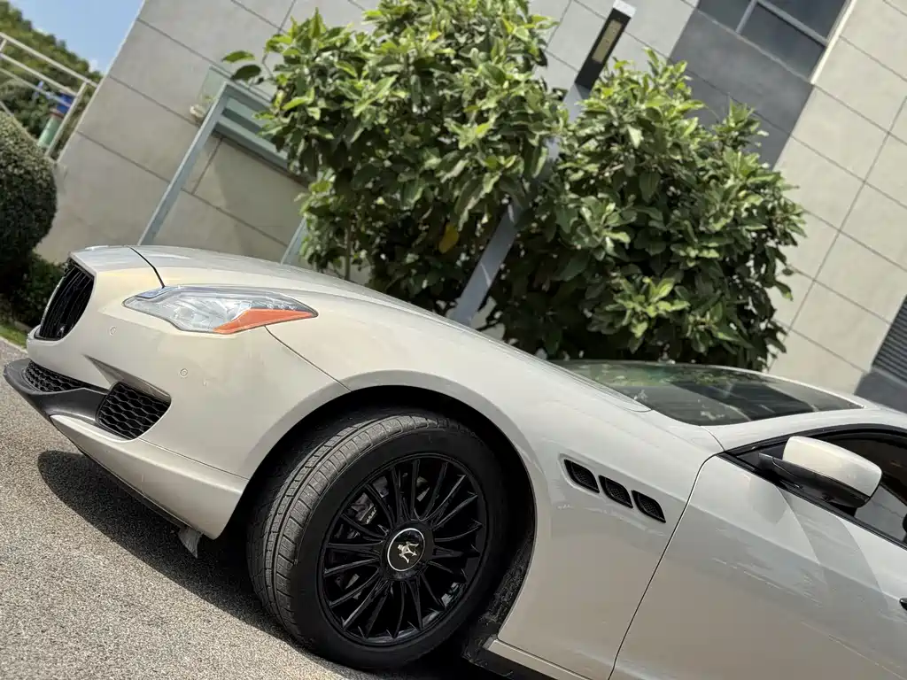 Maserati Quattroporte