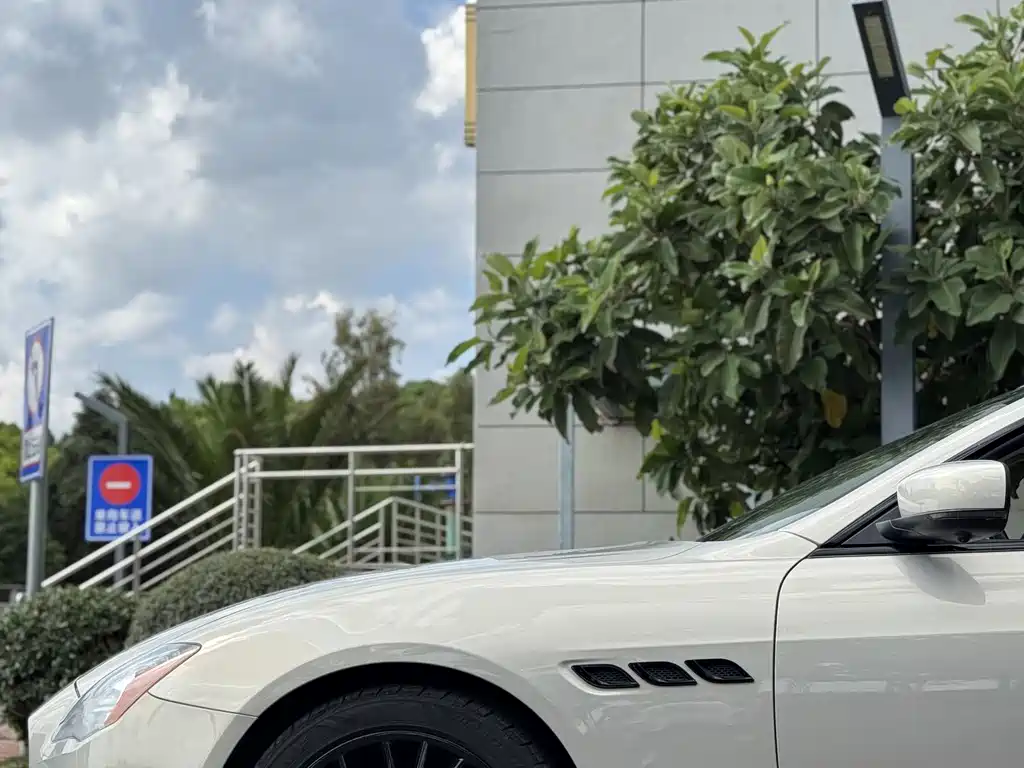 Maserati Quattroporte