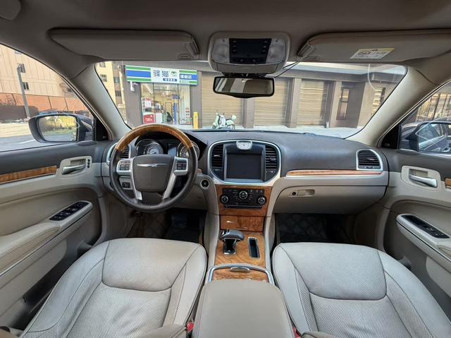 Chrysler Chrysler 300C (Import)