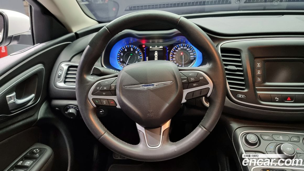 Chrysler 200