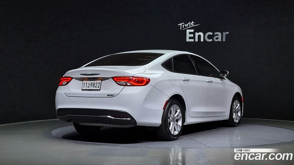 Chrysler 200