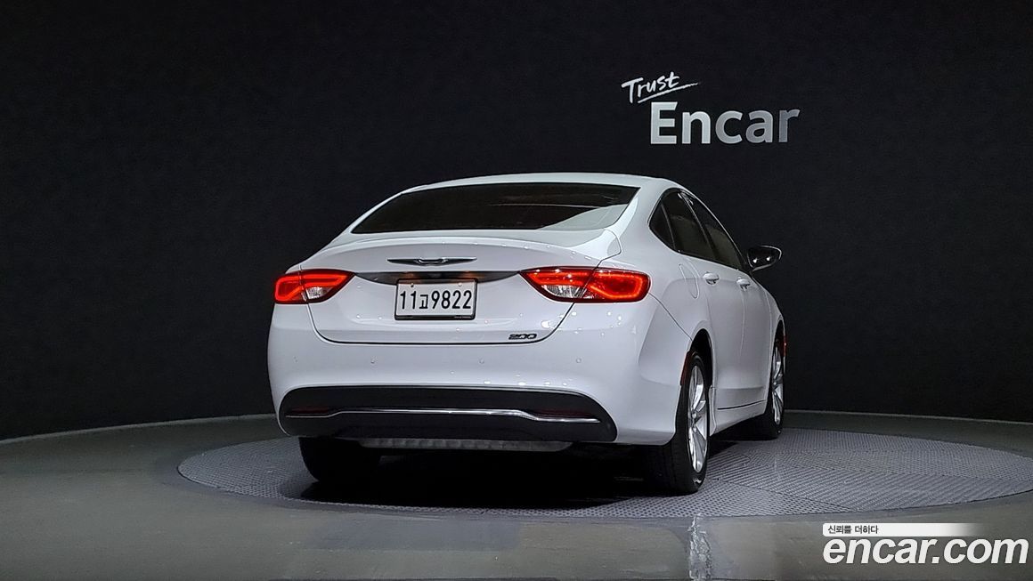 Chrysler 200