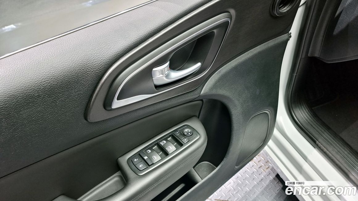Chrysler 200