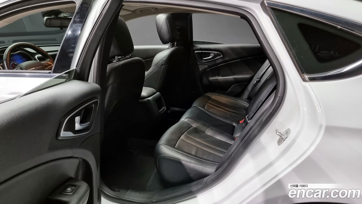 Chrysler 200