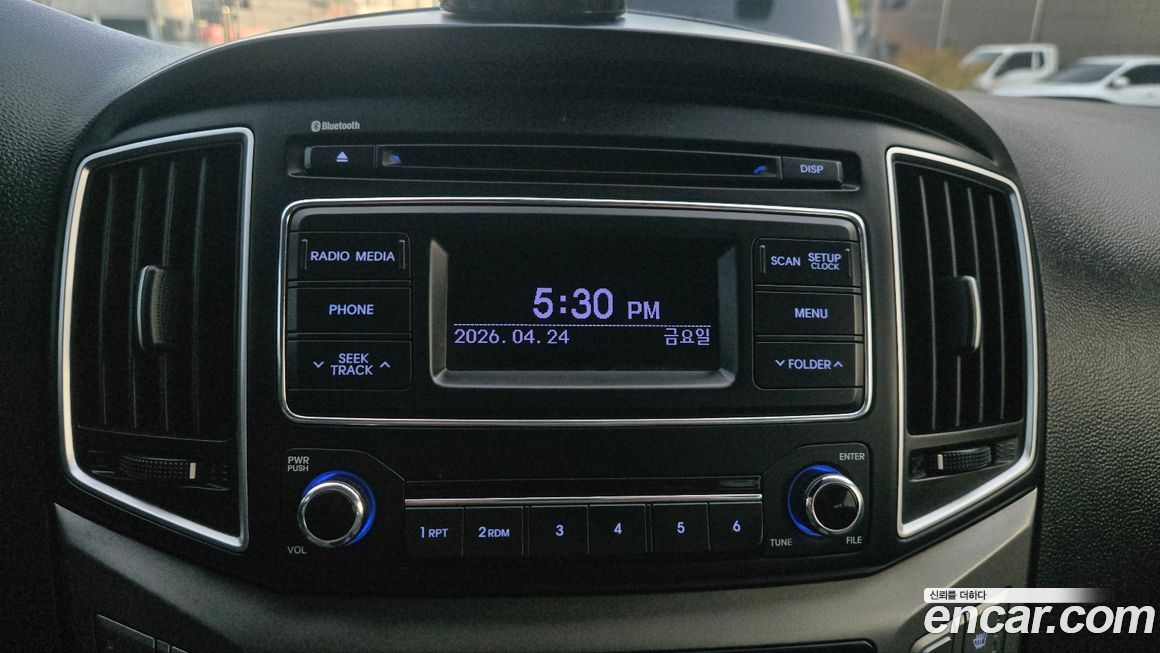 Hyundai Starex