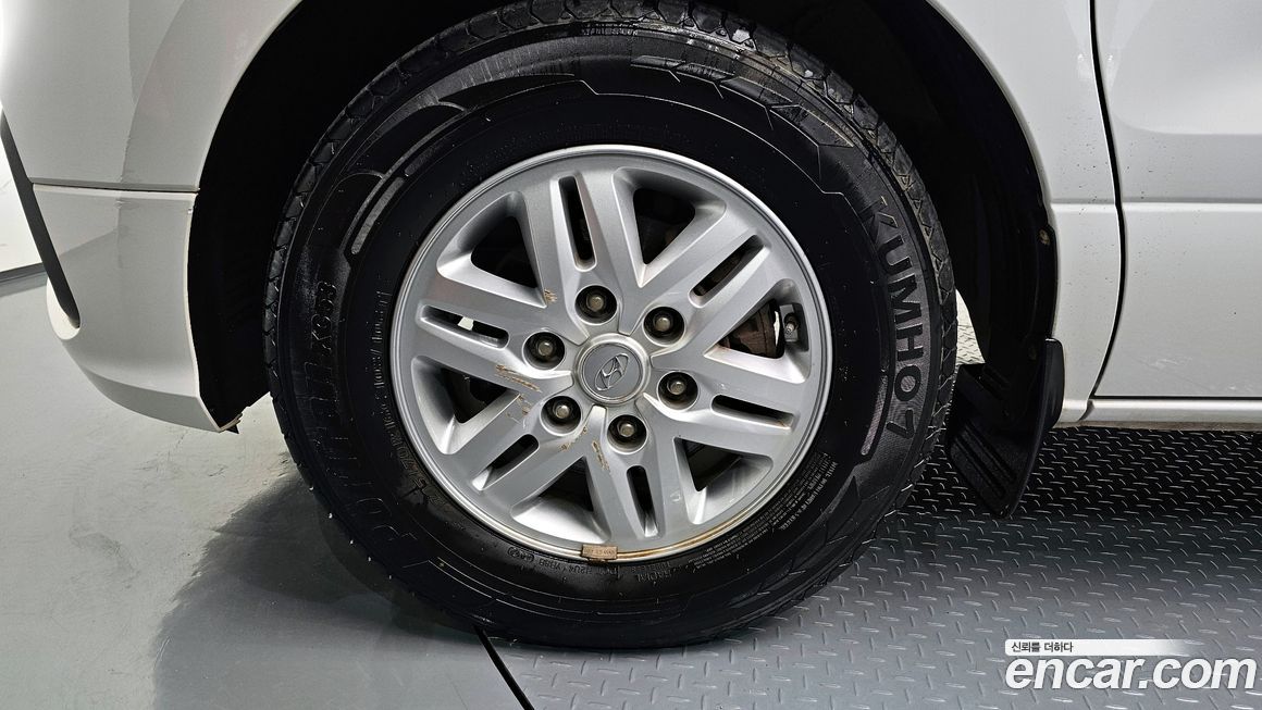 Hyundai Starex