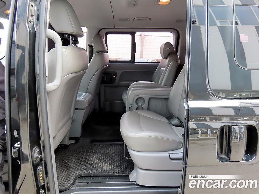 Hyundai Starex