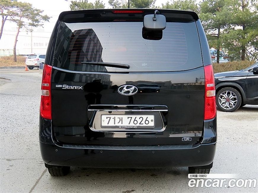 Hyundai Starex