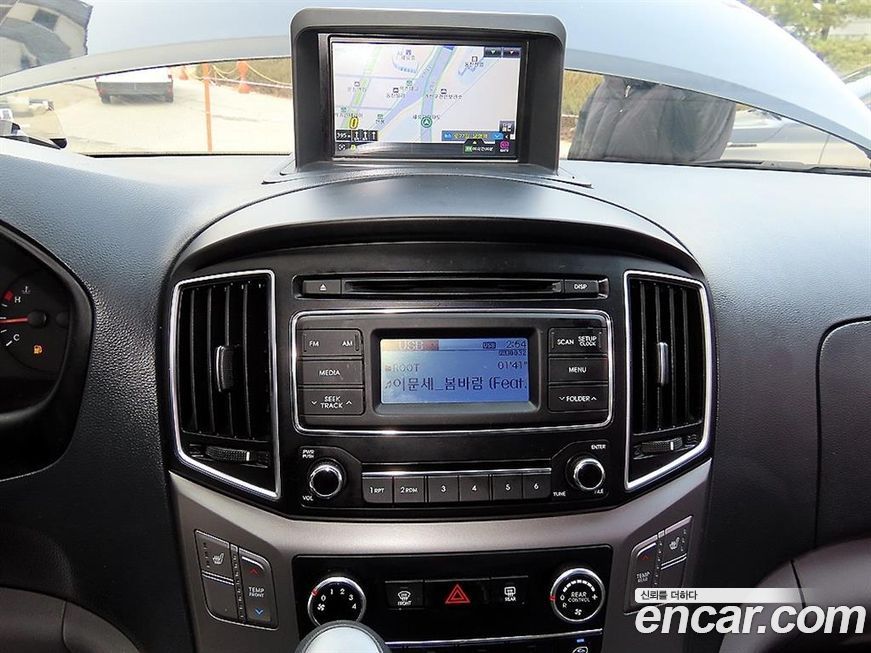 Hyundai Starex