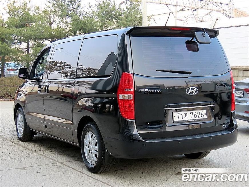 Hyundai Starex