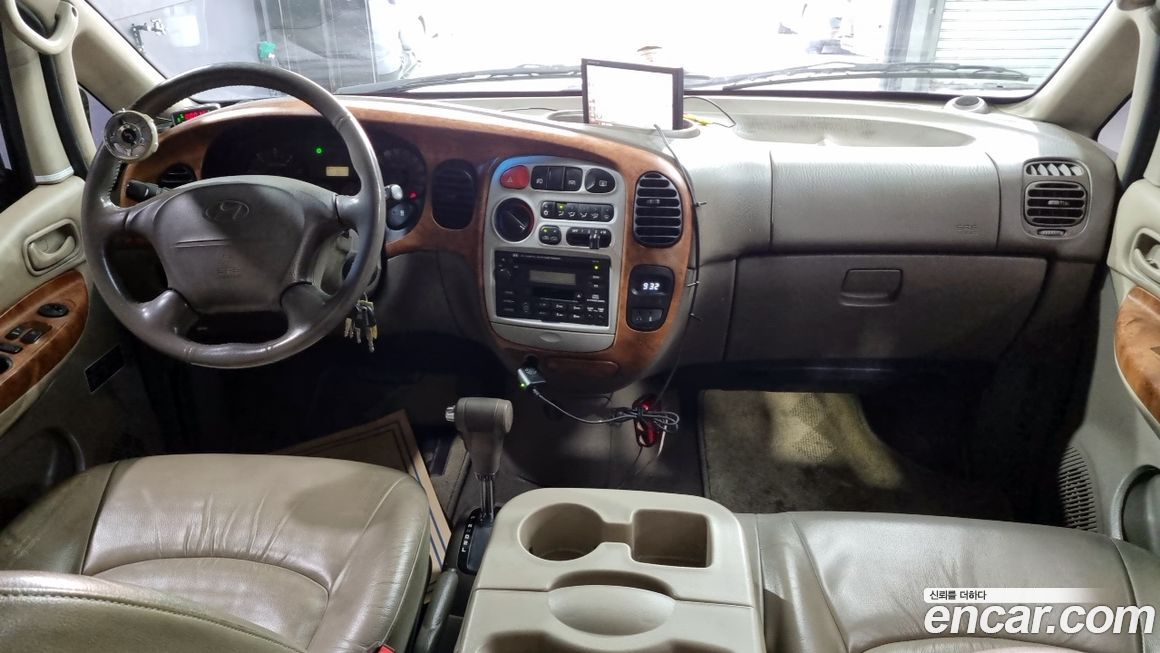 Hyundai Starex