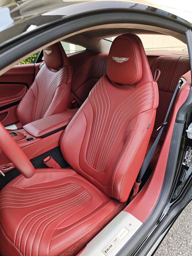Aston Martin Aston Martin DB11