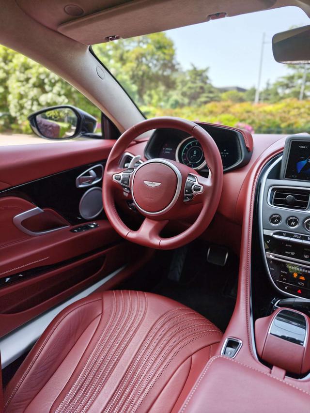 Aston Martin Aston Martin DB11