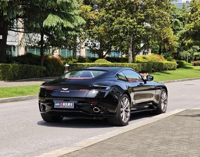 Aston Martin Aston Martin DB11