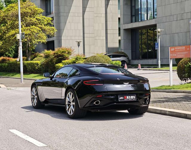 Aston Martin Aston Martin DB11