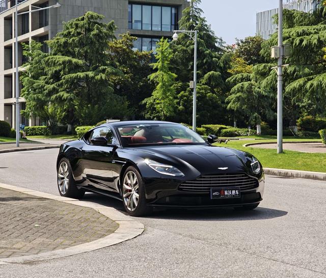 Aston Martin Aston Martin DB11