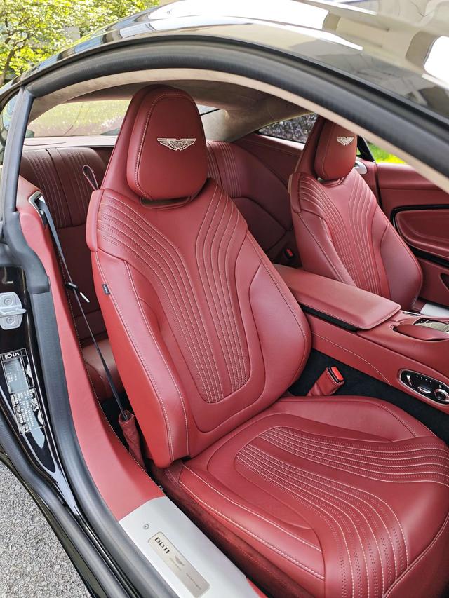 Aston Martin Aston Martin DB11
