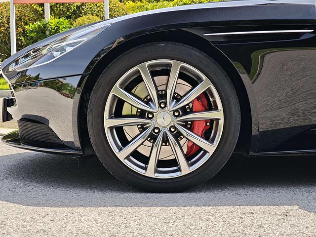 Aston Martin Aston Martin DB11
