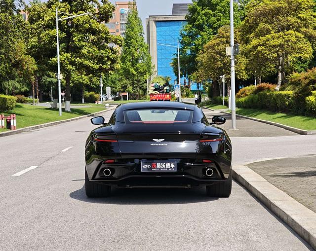Aston Martin Aston Martin DB11