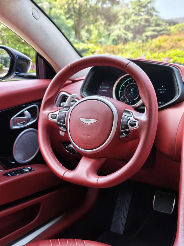 Aston Martin Aston Martin DB11
