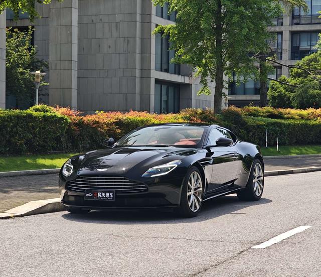 Aston Martin Aston Martin DB11