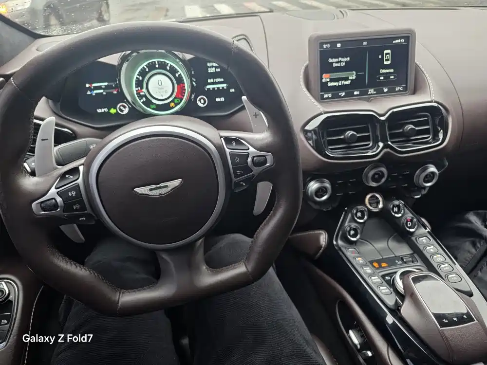 Aston Martin V8 Vantage