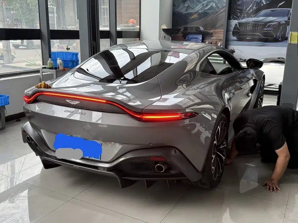 Aston Martin V8 Vantage