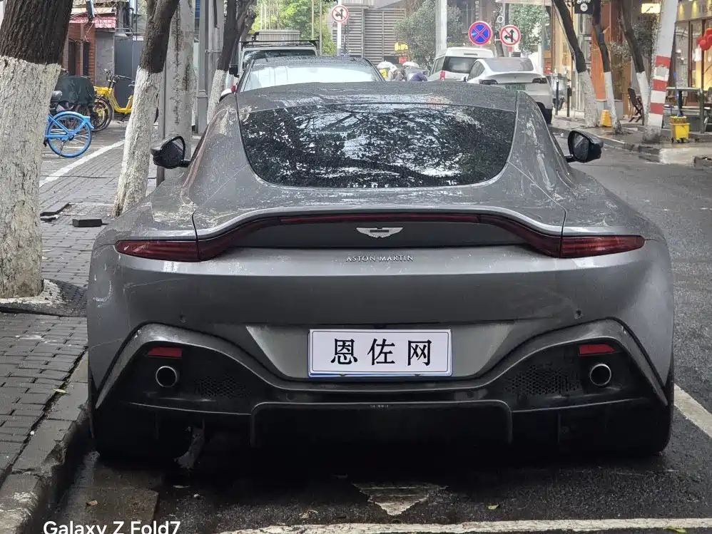 Aston Martin V8 Vantage