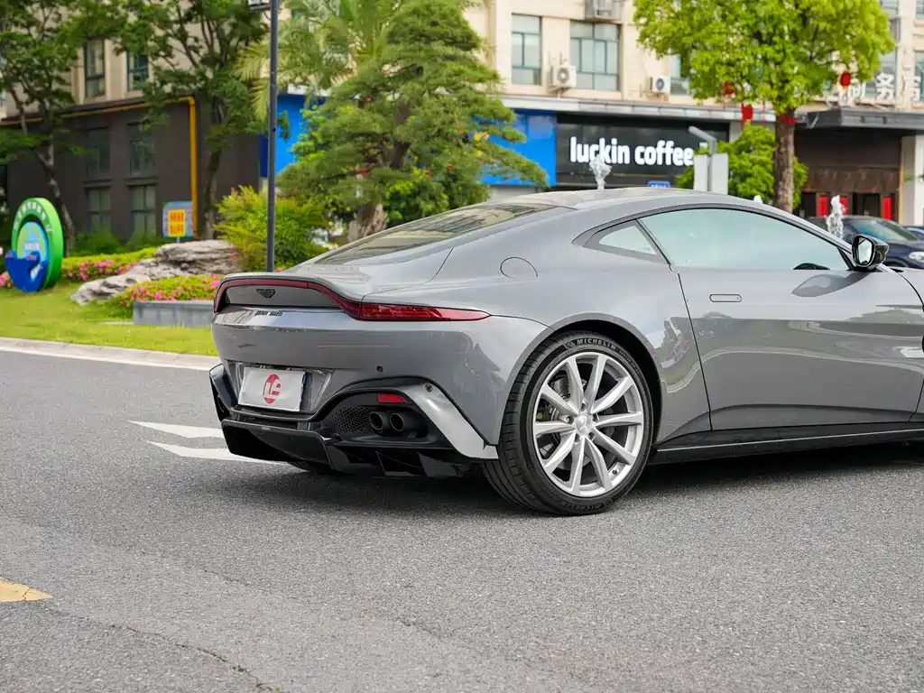 Aston Martin V8 Vantage