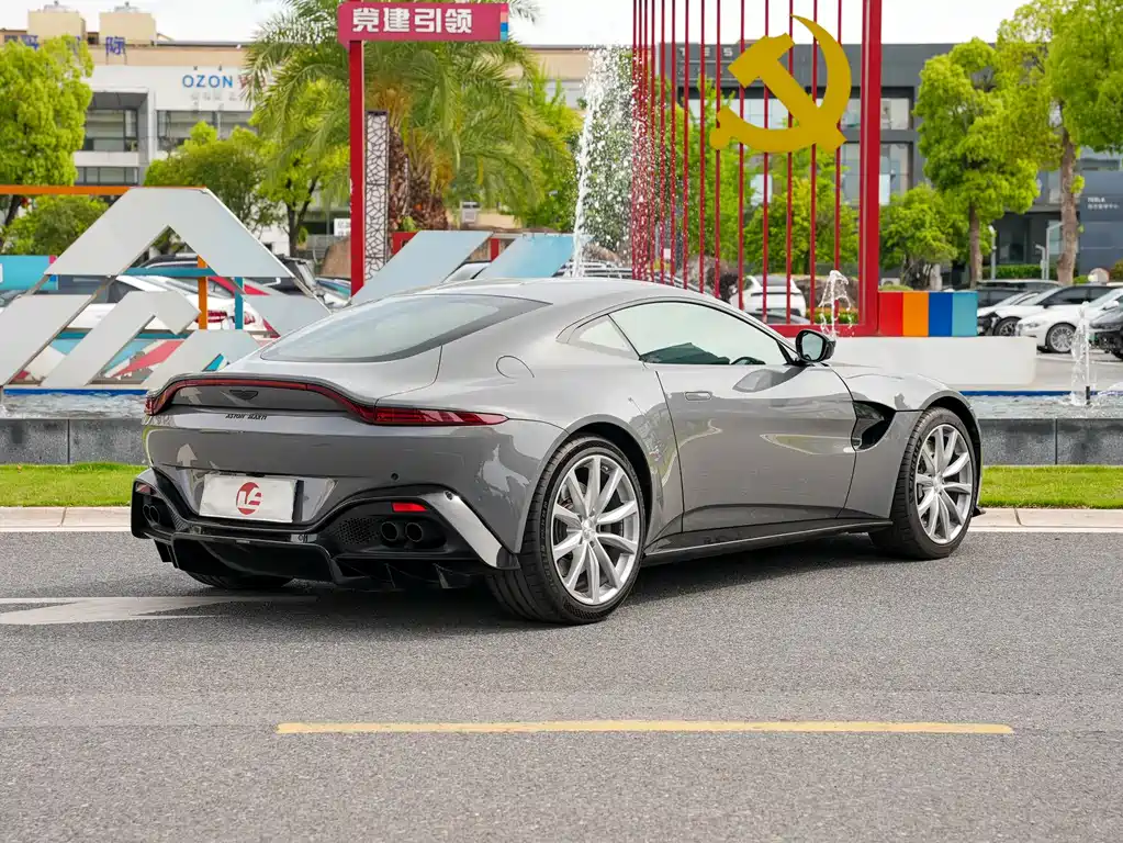 Aston Martin V8 Vantage