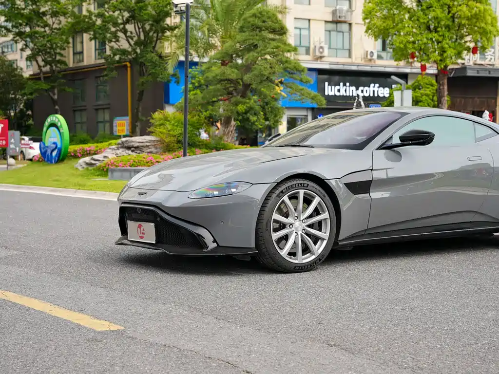 Aston Martin V8 Vantage