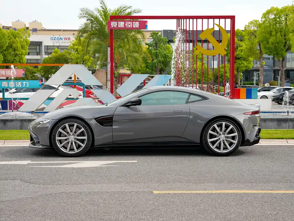 Aston Martin V8 Vantage
