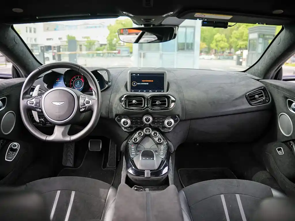 Aston Martin V8 Vantage