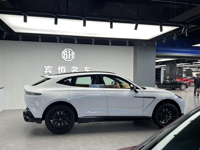 Aston Martin Aston Martin DBX