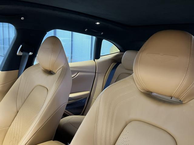 Aston Martin Aston Martin DBX