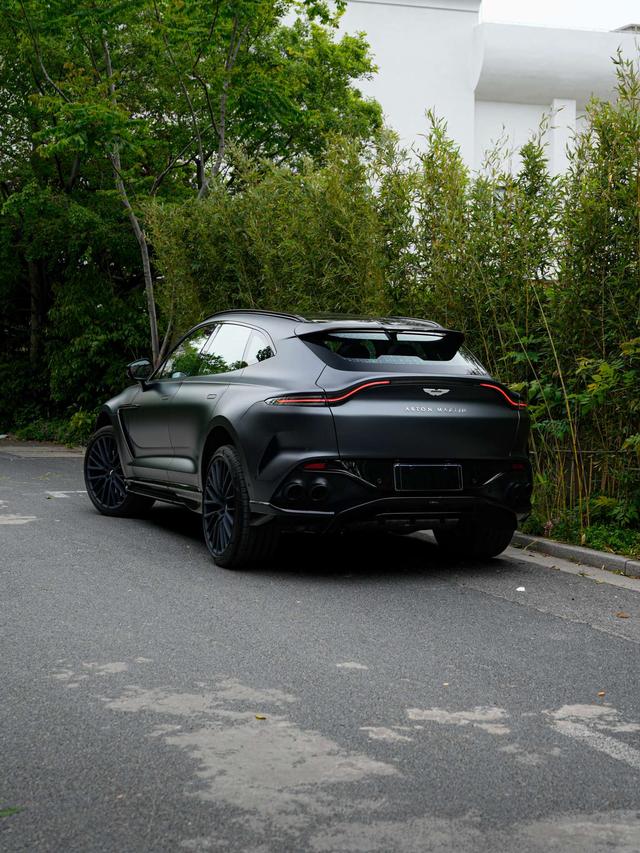 Aston Martin Aston Martin DBX