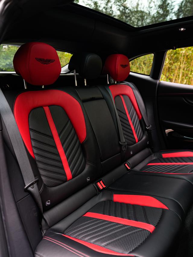 Aston Martin Aston Martin DBX