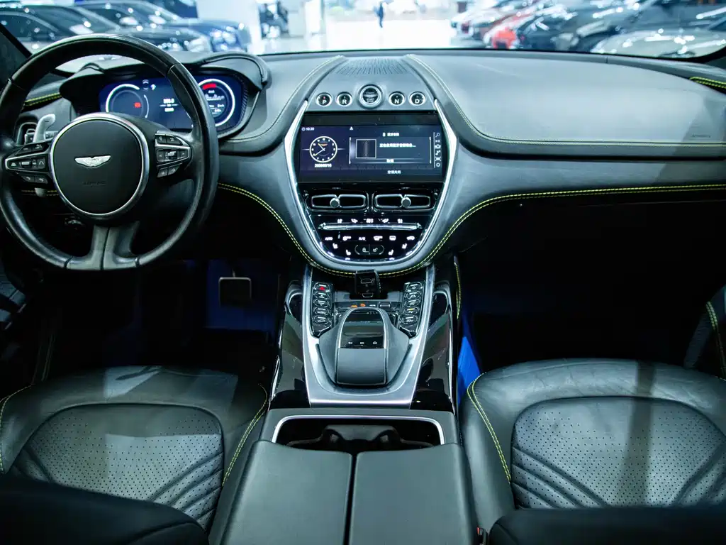 Aston Martin DBX