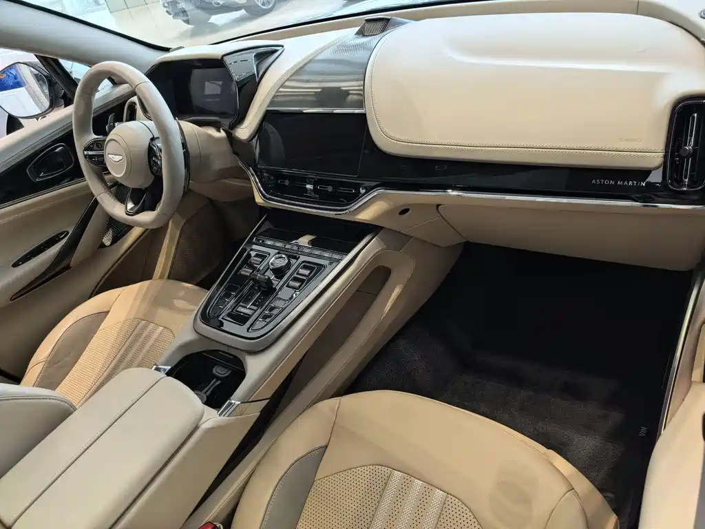 Aston Martin DBX