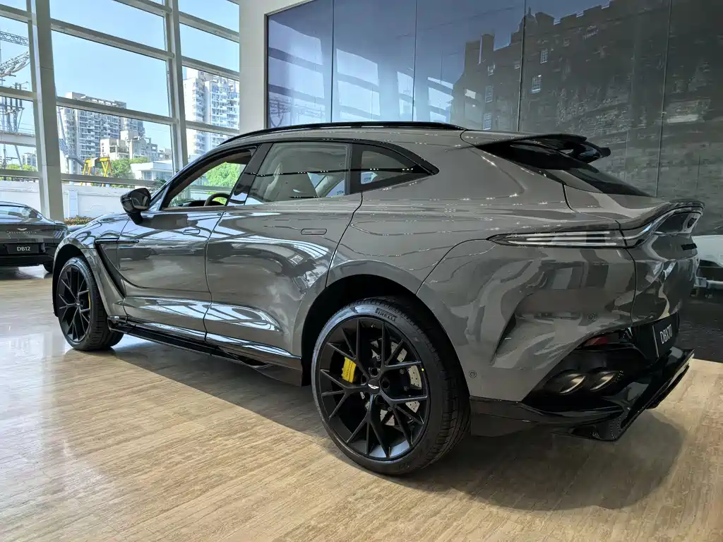 Aston Martin DBX